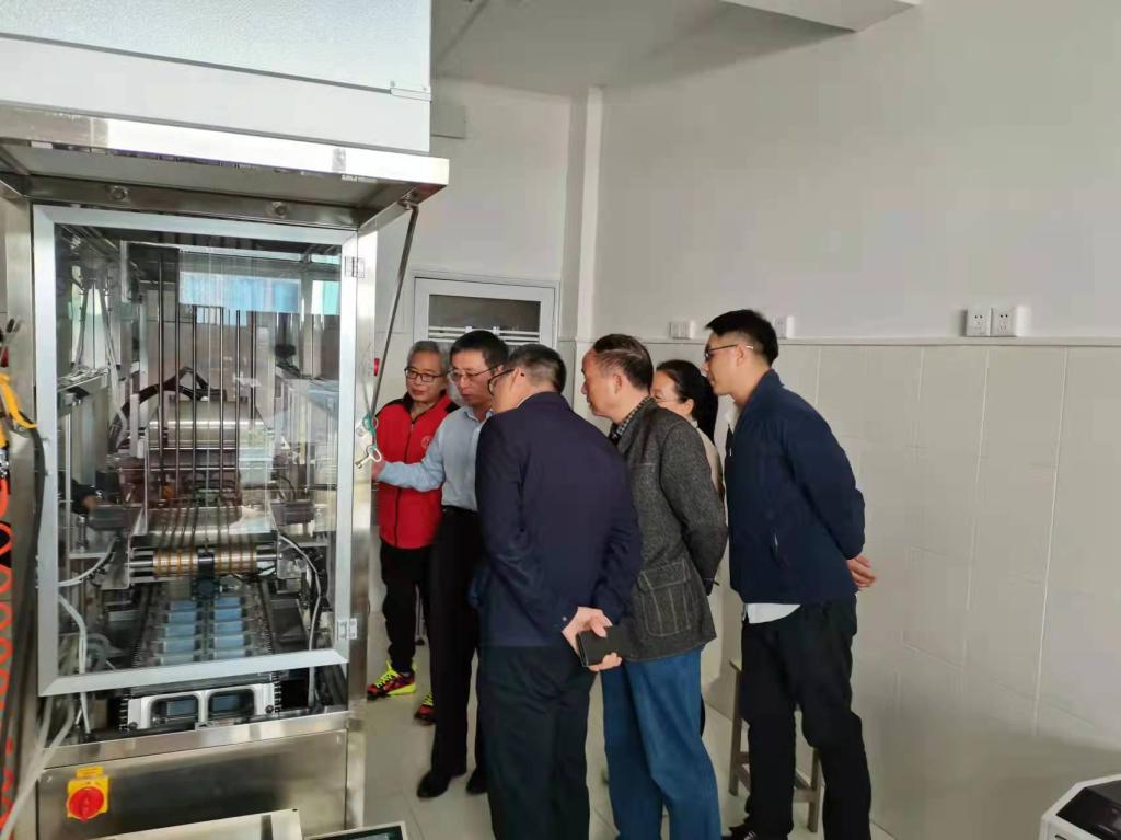 金志农带队开展组培基地和种源林基地考察交流